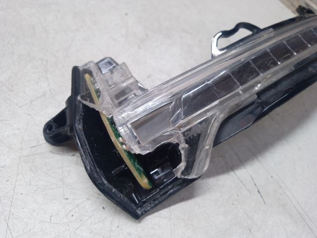 bontott AUDI A4 B9 Bal Visszapillantó Tükör Irányjelző