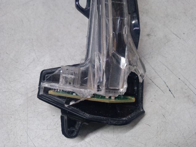 bontott AUDI A4 B9 Bal Visszapillantó Tükör Irányjelző