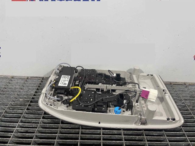 bontott AUDI A4 B9 Beltér Világítás Első