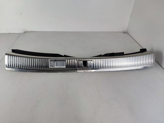 bontott AUDI A4 B9 Csomagtérajtó Díszléc