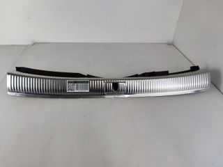 bontott AUDI A4 B9 Csomagtérajtó Díszléc