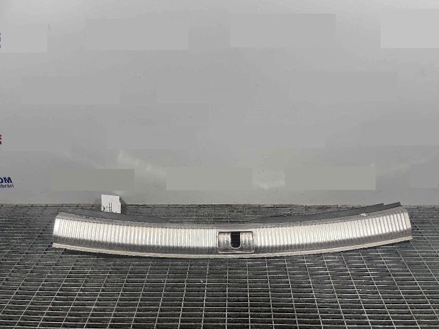 bontott AUDI A4 B9 Csomagtérajtó Díszléc