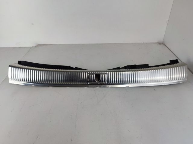 bontott AUDI A4 B9 Csomagtérajtó Díszléc