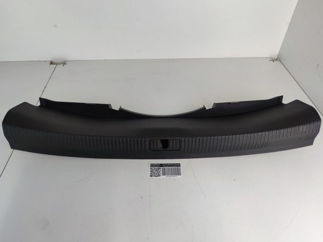 bontott AUDI A4 B9 Csomagtérajtó Díszléc