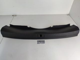 bontott AUDI A4 B9 Csomagtérajtó Díszléc