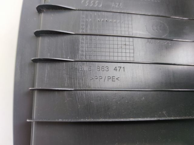 bontott AUDI A4 B9 Csomagtérajtó Díszléc