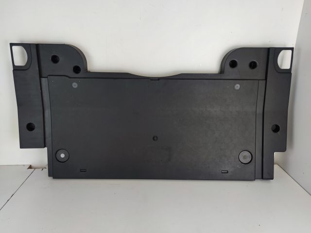 bontott AUDI A4 B9 Csomagtérajtó Műanyag Betét