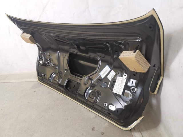 bontott AUDI A4 B9 Csomagtérajtó (Üres lemez)