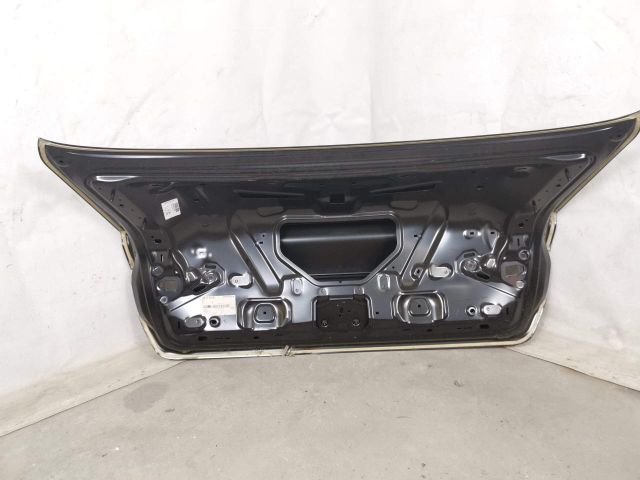 bontott AUDI A4 B9 Csomagtérajtó (Üres lemez)