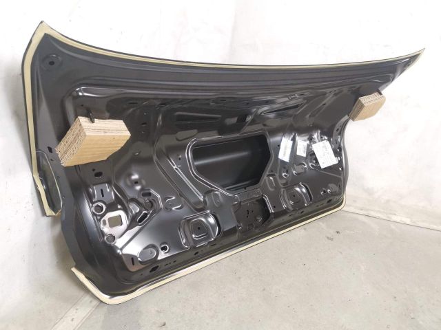 bontott AUDI A4 B9 Csomagtérajtó (Üres lemez)