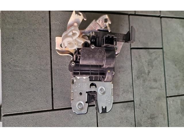 bontott AUDI A4 B9 Csomagtérajtó Zárszerkezet
