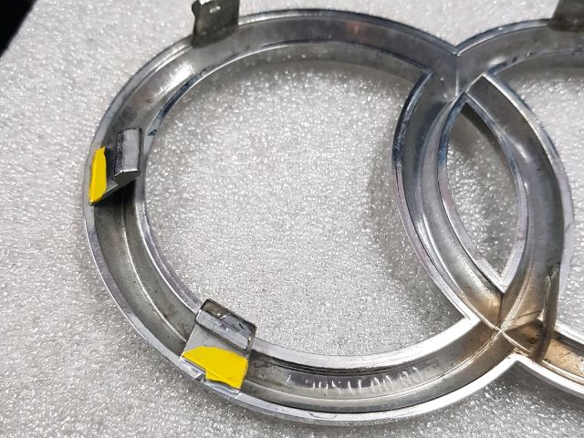 bontott AUDI A4 B9 Első Embléma