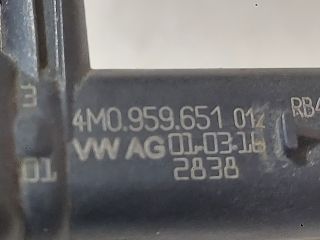 bontott AUDI A4 B9 Első Középső Ütközés Érzékelő (Homlokfalon)