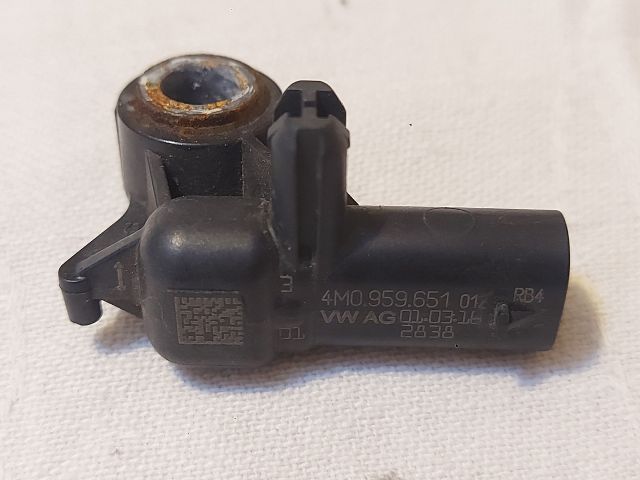 bontott AUDI A4 B9 Első Középső Ütközés Érzékelő (Homlokfalon)