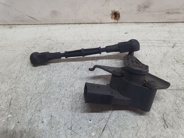 bontott AUDI A4 B9 Első Xenon Szintszabályzó Jeladó