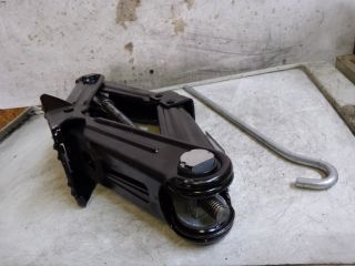 bontott AUDI A4 B9 Emelő