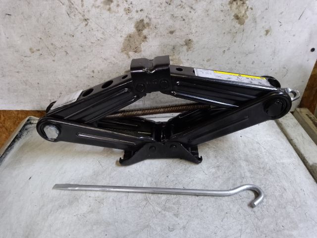 bontott AUDI A4 B9 Emelő