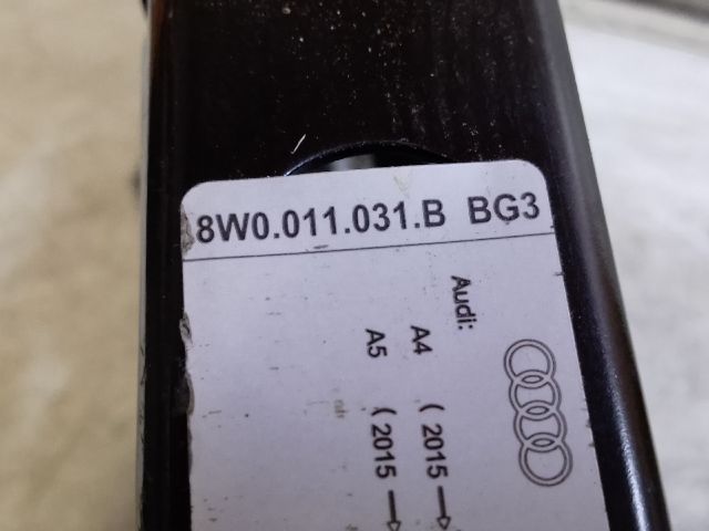 bontott AUDI A4 B9 Emelő