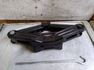 bontott AUDI A4 B9 Emelő