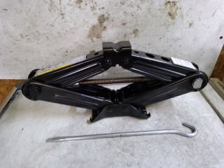 bontott AUDI A4 B9 Emelő