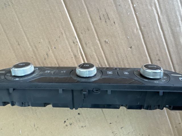 bontott AUDI A4 B9 Fűtéskapcsoló (manuális klímás)