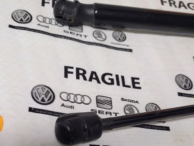 bontott AUDI A4 B9 Gázrugós Kitámasztó Teleszkóp Pár Csomagtérajtó