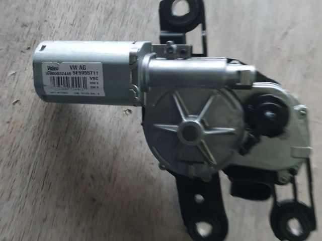 bontott AUDI A4 B9 Hátsó Ablaktörlő Motor