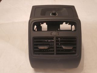 bontott AUDI A4 B9 Hátsó középső Szellőző