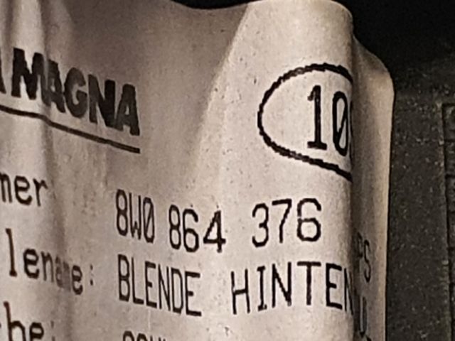 bontott AUDI A4 B9 Hátsó középső Szellőző