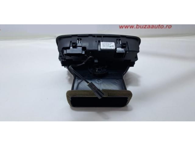 bontott AUDI A4 B9 Hátsó középső Szellőző