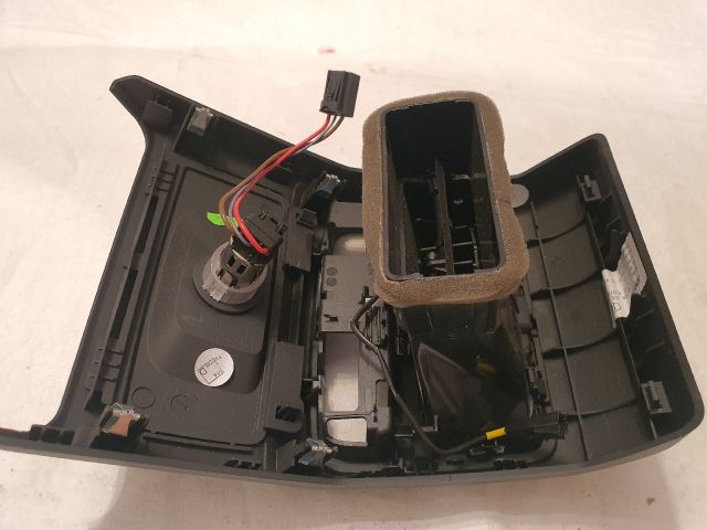 bontott AUDI A4 B9 Hátsó középső Szellőző