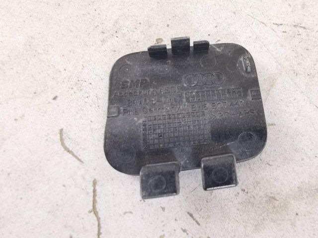 bontott AUDI A4 B9 Hátsó Vonószem Burkolat