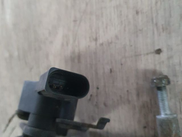 bontott AUDI A4 B9 Hátsó Xenon Szintszabályzó Jeladó