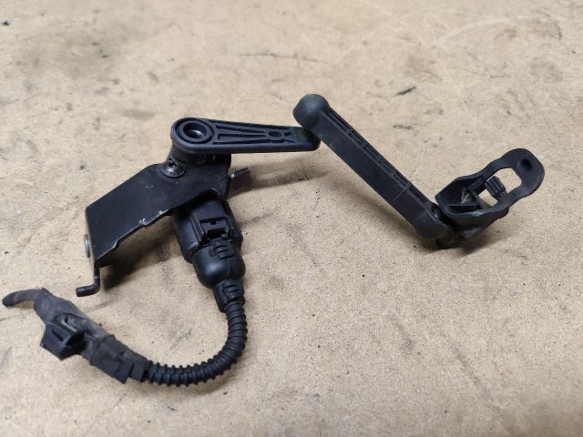 bontott AUDI A4 B9 Hátsó Xenon Szintszabályzó Jeladó