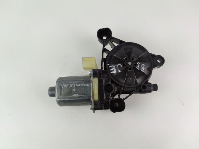 bontott AUDI A4 B9 Jobb első Ablakemelő Motor