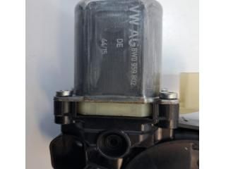 bontott AUDI A4 B9 Jobb első Ablakemelő Motor