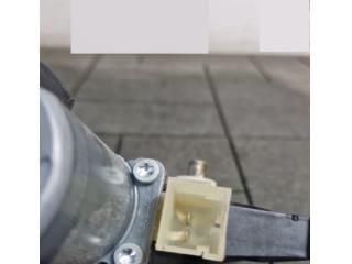 bontott AUDI A4 B9 Jobb első Ablakemelő Motor