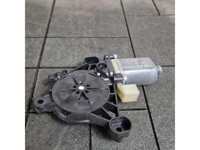 bontott AUDI A4 B9 Jobb első Ablakemelő Motor