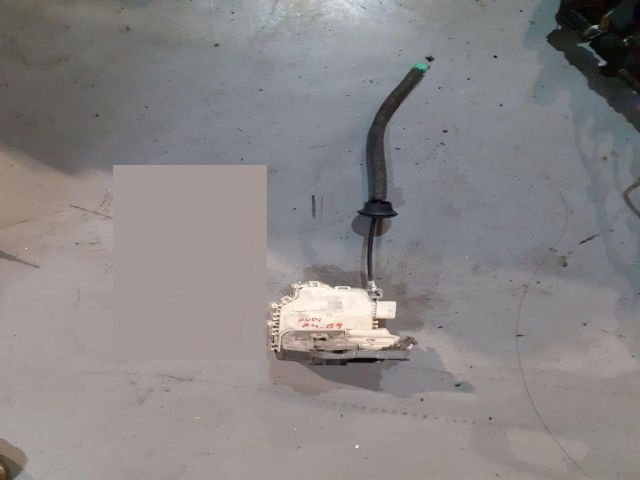 bontott AUDI A4 B9 Jobb első Ajtózár