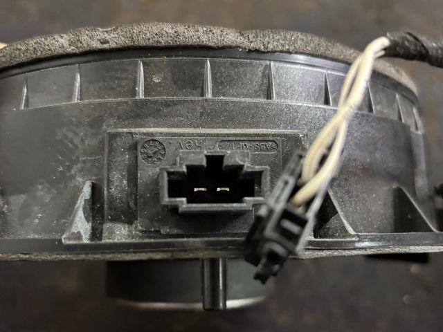 bontott AUDI A4 B9 Jobb első Hangszóró