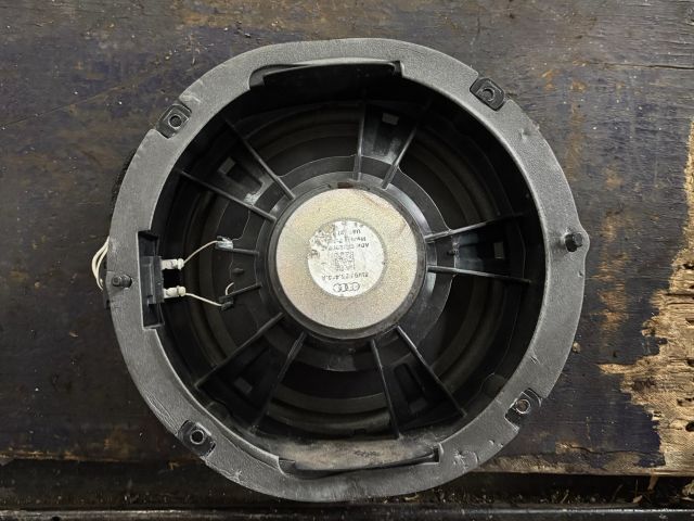 bontott AUDI A4 B9 Jobb első Hangszóró