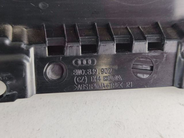 bontott AUDI A4 B9 Jobb hátsó Ajtó Díszléc