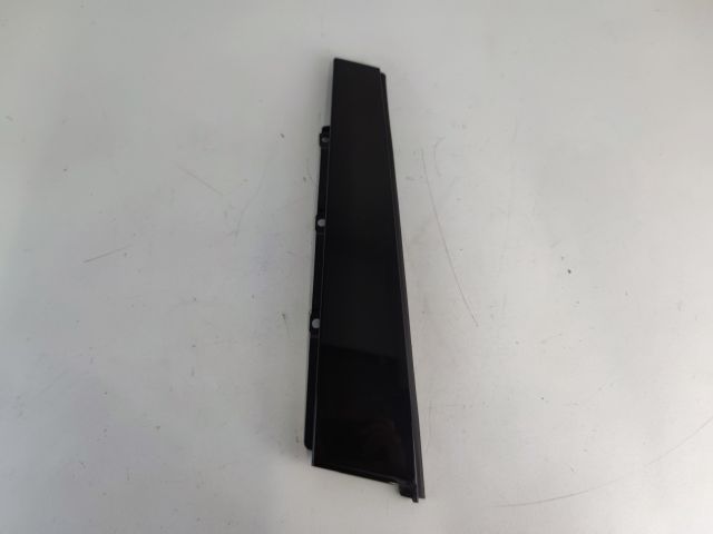 bontott AUDI A4 B9 Jobb hátsó Ajtó Díszléc