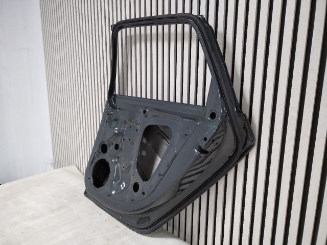bontott AUDI A4 B9 Jobb hátsó Ajtó (Üres lemez)