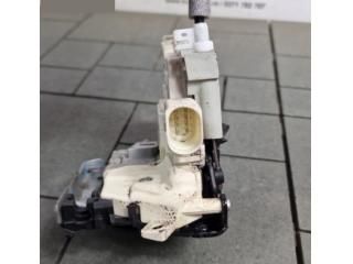 bontott AUDI A4 B9 Jobb hátsó Ajtózár