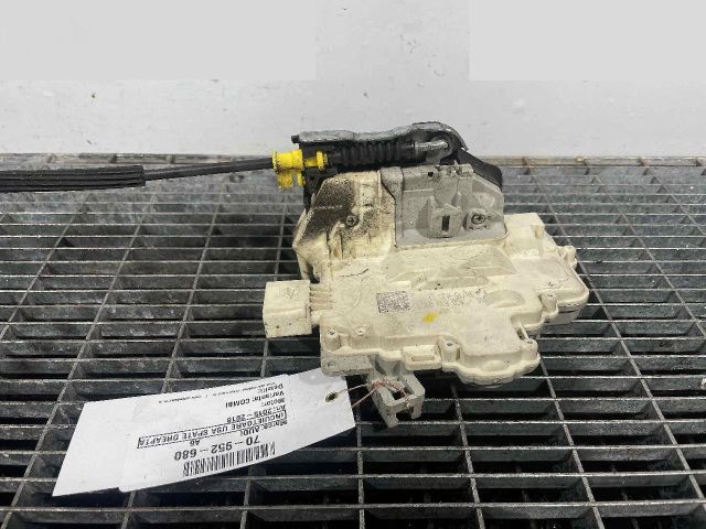 bontott AUDI A4 B9 Jobb hátsó Ajtózár