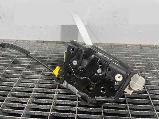 bontott AUDI A4 B9 Jobb hátsó Ajtózár