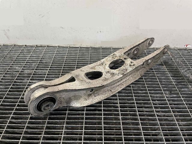 bontott AUDI A4 B9 Jobb hátsó Alsó Lengőkar