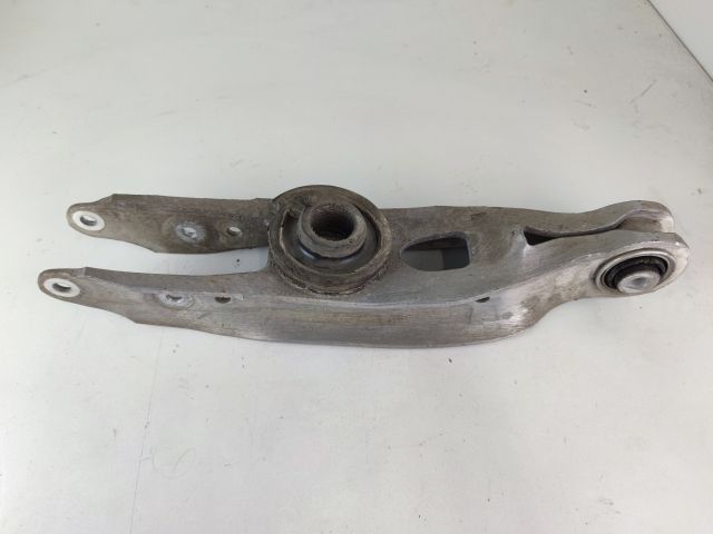 bontott AUDI A4 B9 Jobb hátsó Alsó Lengőkar