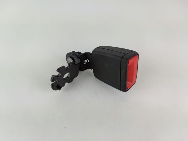 bontott AUDI A4 B9 Jobb hátsó Biztonsági Öv Csat